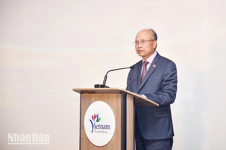 L’ambassadeur du Vietnam en France, Dinh Toan Thang, prend la parole lors de de l’événement. Photo : NDEL