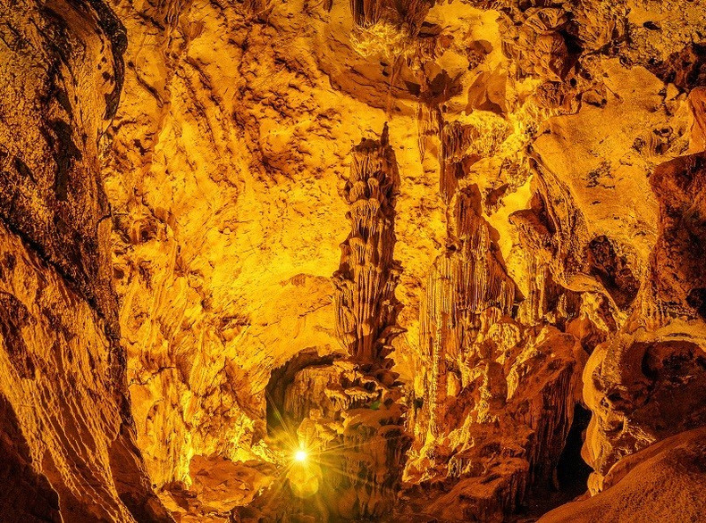 La grotte du vent (Hang Gio) avec un système de stalactites vieux de plusieurs centaines de millions d’années. Photo : baoquocte.