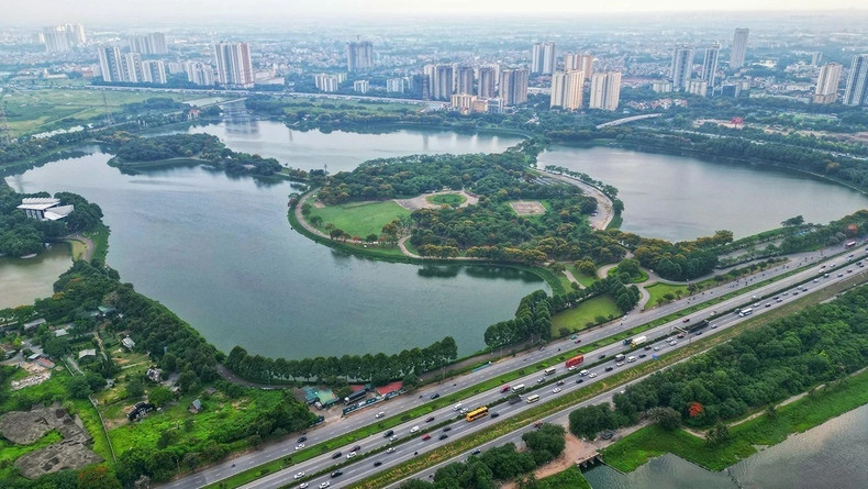 Le lac régulateur du parc Yen Son comprend 5 grands et petits lacs d’une superficie totale de 132,8 hectares. Le lac régulateur du parc Yen Son comprend 5 grands et petits lacs d’une superficie totale de 132,8 hectares.
