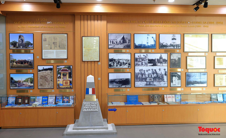 Cet endroit compte plus de 300 documents et objets et de nombreux écrans affichant des images et des documents sur le processus d’établissement de la souveraineté et de la gestion administrative ininterrompue du Vietnam depuis la dynastie des Nguyên jusqu’à aujourd’hui. Cet endroit compte plus de 300 documents et objets et de nombreux écrans affichant des images et des documents sur le processus d’établissement de la souveraineté et de la gestion administrative ininterrompue du Vietnam depuis la dynastie des Nguyên jusqu’à aujourd’hui.