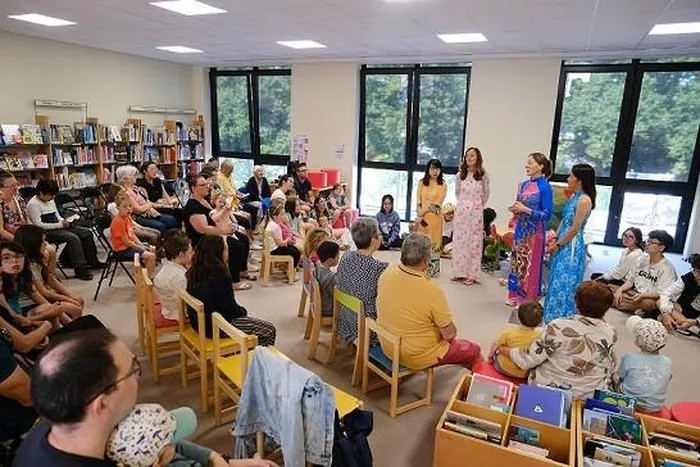 Le public a suivi le spectacle avec attention et a été extrêmement enthousiaste.