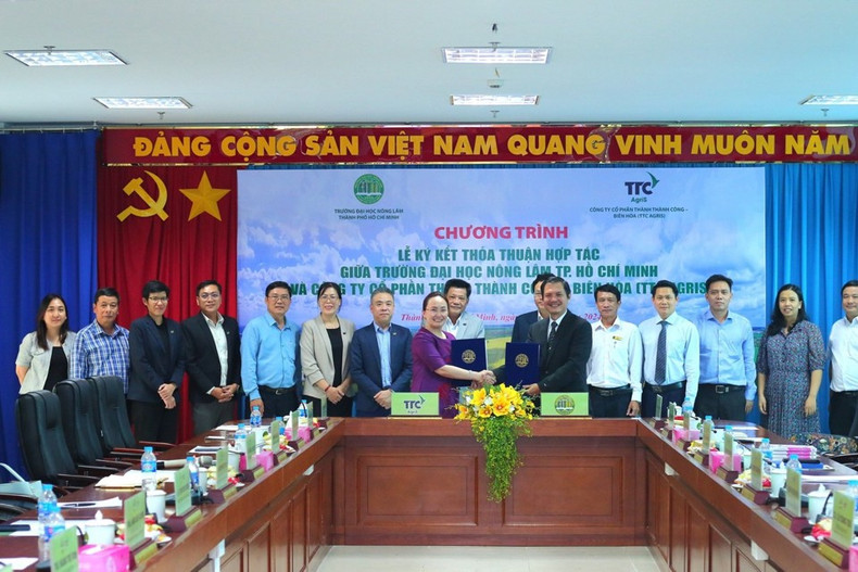 Le 5 juillet 2024, la présidente de TTC AgriS, Dang Huynh Duc My, et l’Université d’Agriculture et de Sylviculture de Hô Chi Minh-Ville ont signé un accord de coopération pour concrétiser cet objectif. Le 5 juillet 2024, la présidente de TTC AgriS, Dang Huynh Duc My, et l’Université d’Agriculture et de Sylviculture de Hô Chi Minh-Ville ont signé un accord de coopération pour concrétiser cet objectif.