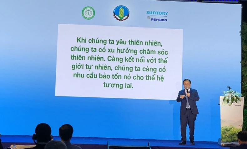 Le ministre de l’Agriculture et du Développement rural, Lê Minh Hoan, a partagé : « Quand nous aimons la nature, nous avons tendance à en prendre soin ». Photo : NDEL. Le ministre de l’Agriculture et du Développement rural, Lê Minh Hoan, a partagé : « Quand nous aimons la nature, nous avons tendance à en prendre soin ». Photo : NDEL.
