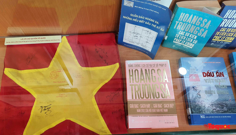Les cinq thèmes présentés sont : 1. Position géographique et conditions naturelles de l’archipel de Hoàng Sa ; 2. Hoàng Sa dans les anciens documents vietnamiens avant la dynastie des Nguyên ; 3. Hoàng Sa dans les anciens documents de la dynastie des Nguyên (1802-1945) ; 4. Preuves de la souveraineté vietnamienne sur Hoàng Sa de 1945 à 1974 ; 5. Preuves de la souveraineté vietnamienne sur Hoàng Sa de 1974 à nos jours. Les cinq thèmes présentés sont : 1. Position géographique et conditions naturelles de l’archipel de Hoàng Sa ; 2. Hoàng Sa dans les anciens documents vietnamiens avant la dynastie des Nguyên ; 3. Hoàng Sa dans les anciens documents de la dynastie des Nguyên (1802-1945) ; 4. Preuves de la souveraineté vietnamienne sur Hoàng Sa de 1945 à 1974 ; 5. Preuves de la souveraineté vietnamienne sur Hoàng Sa de 1974 à nos jours.