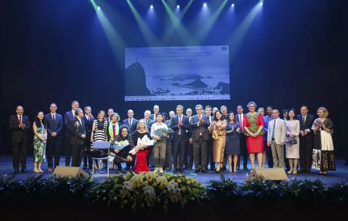 Les délégués ont assisté au concert organisé par l’ambassade du Brésil au Vietnam pour célébrer le 202e anniversaire de la Fête nationale du Brésil et les 35 ans d’établissement des relations diplomatiques entre le Vietnam et le Brésil, le 6 septembre 2024. Photo : baoquocte Les délégués ont assisté au concert organisé par l’ambassade du Brésil au Vietnam pour célébrer le 202e anniversaire de la Fête nationale du Brésil et les 35 ans d’établissement des relations diplomatiques entre le Vietnam et le Brésil, le 6 septembre 2024. Photo : baoquocte