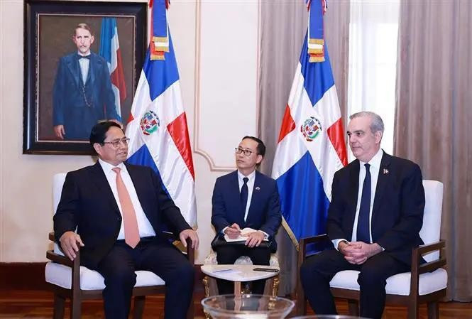 Le Premier ministre Pham Minh Chinh (gauche) et le président de la République dominicaine, Luis Abinader Corona. Photo: VNA. Le Premier ministre Pham Minh Chinh (gauche) et le président de la République dominicaine, Luis Abinader Corona. Photo: VNA.