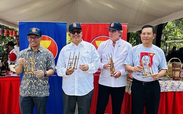 Découverte de la cuisine vietnamienne au Bazar ASEAN 2024 au Venezuela ảnh 2 Découverte de la cuisine vietnamienne au Bazar ASEAN 2024 au Venezuela ảnh 2