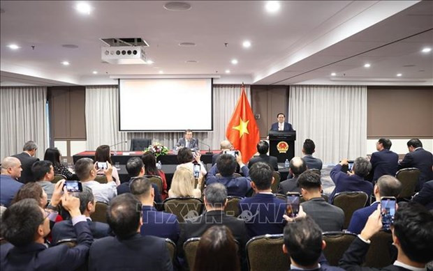 Lors de la rencontre avec la communauté vietnamienne en Australie. Photo : VNA Lors de la rencontre avec la communauté vietnamienne en Australie. Photo : VNA