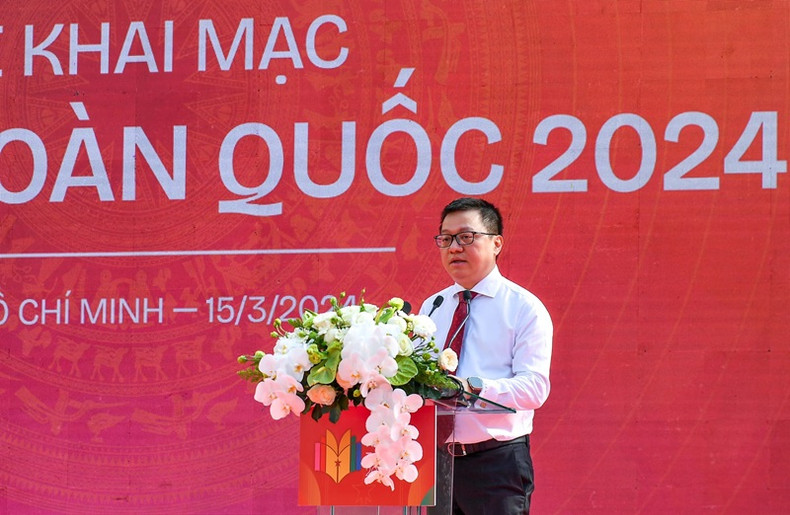 Lê Quôc Minh, rédacteur en chef du Journal Nhân Dân, chef adjoint de la Commission centrale de Propagande et d’Éducation du Parti et président de l’Association des Journalistes du Vietnam, prend la parole lors de la cérémonie d'ouverture du Festival national de la presse 2024. Lê Quôc Minh, rédacteur en chef du Journal Nhân Dân, chef adjoint de la Commission centrale de Propagande et d’Éducation du Parti et président de l’Association des Journalistes du Vietnam, prend la parole lors de la cérémonie d'ouverture du Festival national de la presse 2024.