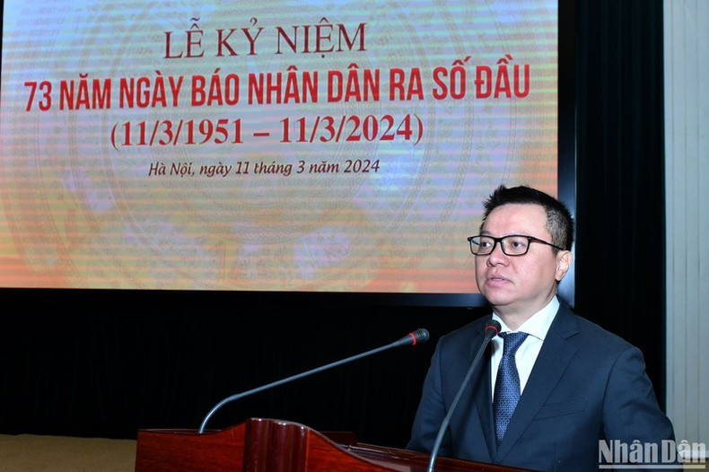Lê Quôc Minh, membre du Comité central du Parti communiste du Vietnam, rédacteur en chef du Journal Nhân Dân, chef adjoint de la Commission central de la Propagande et de l’Éducation du Parti et président de l’Association des Journalistes du Vietnam.