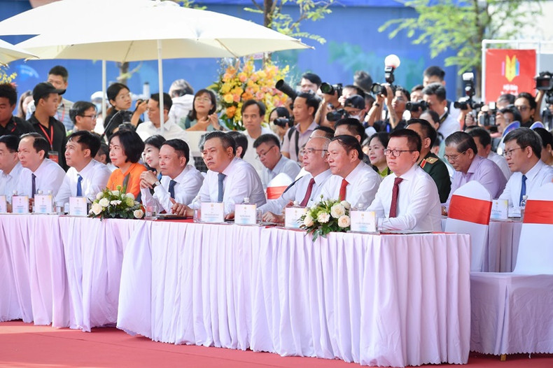 Les délégués lors de la cérémonie d'ouverture. Les délégués lors de la cérémonie d'ouverture.