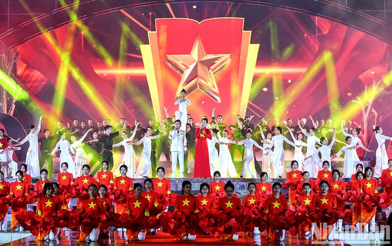 Le programme artistique a contribué à susciter fortement l’esprit de patriotisme. Photo : NDEL. Le programme artistique a contribué à susciter fortement l’esprit de patriotisme. Photo : NDEL.