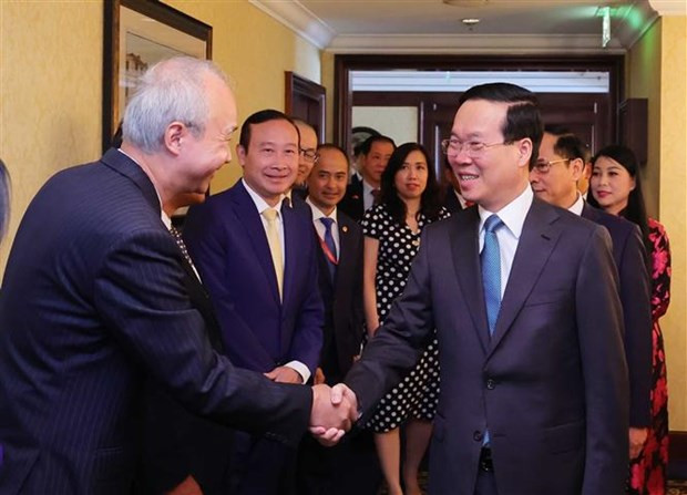 Le Président Vo Van Thuong rencontre les ambassadeurs du Vietnam en Autriche, en Allemagne, en Belgique, en République tchèque, en Suisse, en Hongrie et en Slovaquie. Photo : VNA. Le Président Vo Van Thuong rencontre les ambassadeurs du Vietnam en Autriche, en Allemagne, en Belgique, en République tchèque, en Suisse, en Hongrie et en Slovaquie. Photo : VNA.