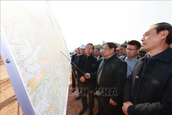 Le PM Pham Minh Chinh inspecte le chantier du projet d'autoroute Tuyên Quang - Phu Tho ảnh 1 Le PM Pham Minh Chinh inspecte le chantier du projet d'autoroute Tuyên Quang - Phu Tho ảnh 1