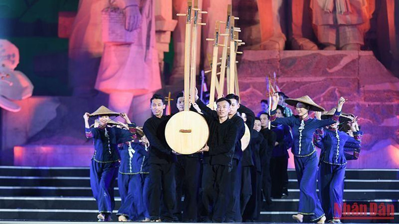 Programme artistique en l'honneur du chant "then". Programme artistique en l'honneur du chant "then".