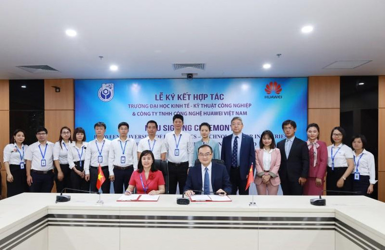 Huawei coopère avec deux universités vietnamiennes pour former des talents numériques ảnh 1 Huawei coopère avec deux universités vietnamiennes pour former des talents numériques ảnh 1