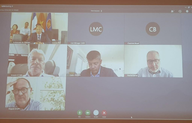 Le séminaire a été organié en ligne avec la participation de nombreux sénateurs français. Photo : baoquocte. Le séminaire a été organié en ligne avec la participation de nombreux sénateurs français. Photo : baoquocte.