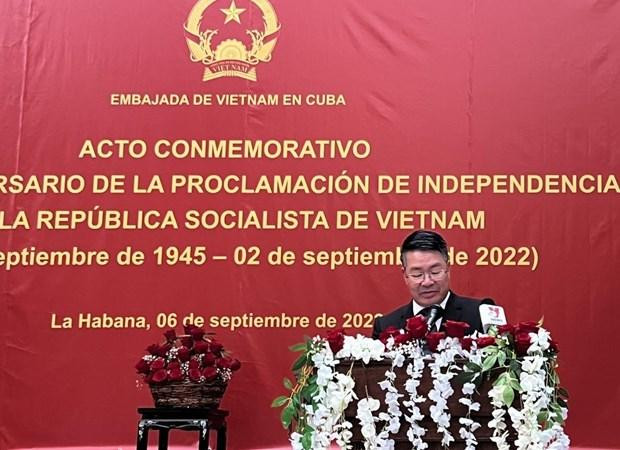 L'ambassadeur du Vietnam à Cuba, Lê Thanh Tùng, s'exprime lors de la cérémonie. Photo : VNA. L'ambassadeur du Vietnam à Cuba, Lê Thanh Tùng, s'exprime lors de la cérémonie. Photo : VNA.