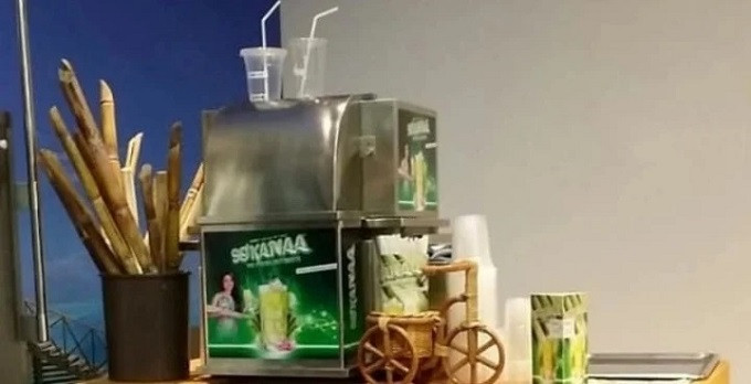La machine à jus de canne à sucre vietnamienne est apparue en Europe. Photo : baolangson.vn