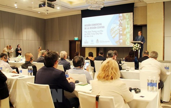 Un échange sur le commerce Vietnam - Argentine tenu en janvier 2022 à Hô Chi Minh-Ville. Photo : VNA. Un échange sur le commerce Vietnam - Argentine tenu en janvier 2022 à Hô Chi Minh-Ville. Photo : VNA.