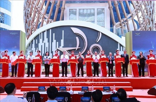 Le Premier ministre à la cérémonie d’inauguration du théâtre Do. Photo : VNA. Le Premier ministre à la cérémonie d’inauguration du théâtre Do. Photo : VNA.