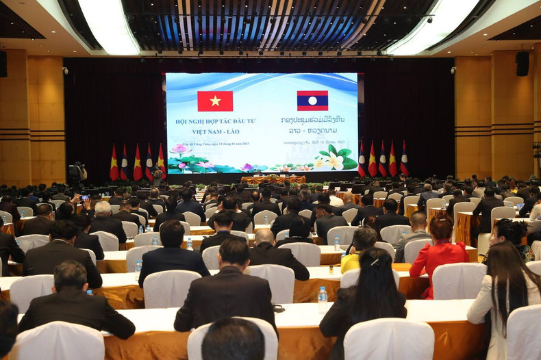 Conférence sur la coopération en matière d’investissement Vietnam — Laos, le 12 janvier 2023. Conférence sur la coopération en matière d’investissement Vietnam — Laos, le 12 janvier 2023.