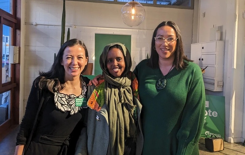 Mme Pham Thi Ngoc Lan et d’autres candidats. (Photo : Shanti Mathias)