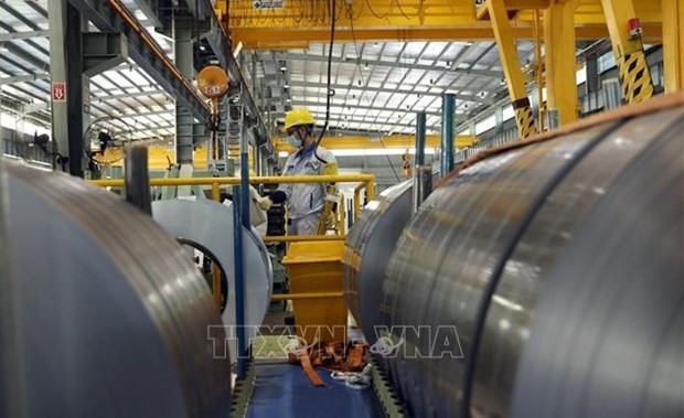 Production d'acier laminé pour l’exportation chez JFE Shoji Hai Phong Steel Co., Ltd, dans le parc industriel VSIP Hai Phong. Photo : VNA.
