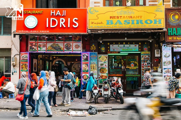 Les restaurants dans la rue apportent les saveurs typiques des malaisiens en particulier et des musulmans en général. Photo : thethaovanhoa.vn