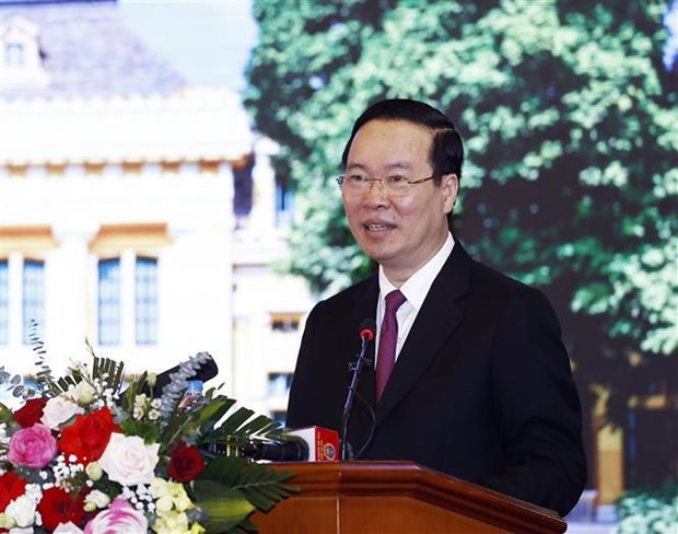 Le Président Vo Van Thuong lors de la séance de travail avec la Commission des Affaires du Parti et la direction de la Cour populaire suprême, à Hanoi, le 27 mars. Photo : VNA. Le Président Vo Van Thuong lors de la séance de travail avec la Commission des Affaires du Parti et la direction de la Cour populaire suprême, à Hanoi, le 27 mars. Photo : VNA.