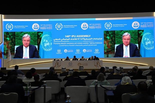 Panorama de la session plénière de la 146e Assemblée général de l'Union interparlementaire (UIP) tenue le 13 mars à Manama, au Bahreïn. Photo : VNA. Panorama de la session plénière de la 146e Assemblée général de l'Union interparlementaire (UIP) tenue le 13 mars à Manama, au Bahreïn. Photo : VNA.