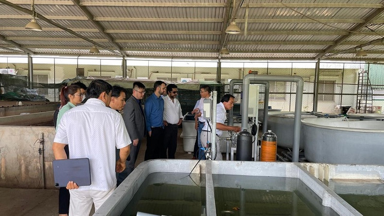 Des experts israéliens et vietnamiens lors de la cérémonie d’ouverture du système de filtration d’eau installé par Israël à l'Université d’agriculture et de foresterie de Hô Chi Minh-Ville. Photo : Ambassade d’Israël au Vietnam.