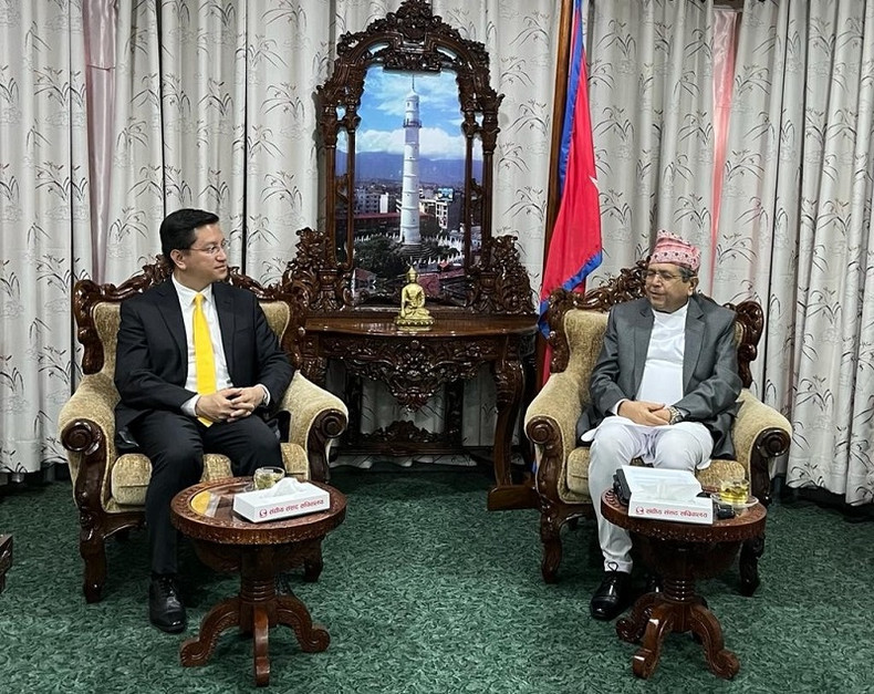 L'ambassadeur Nguyen Thanh Hai et le président de la Chambre des représentants du Parlement népalais, Dev Raj Ghimire. Photo : baoquocte. L'ambassadeur Nguyen Thanh Hai et le président de la Chambre des représentants du Parlement népalais, Dev Raj Ghimire. Photo : baoquocte.