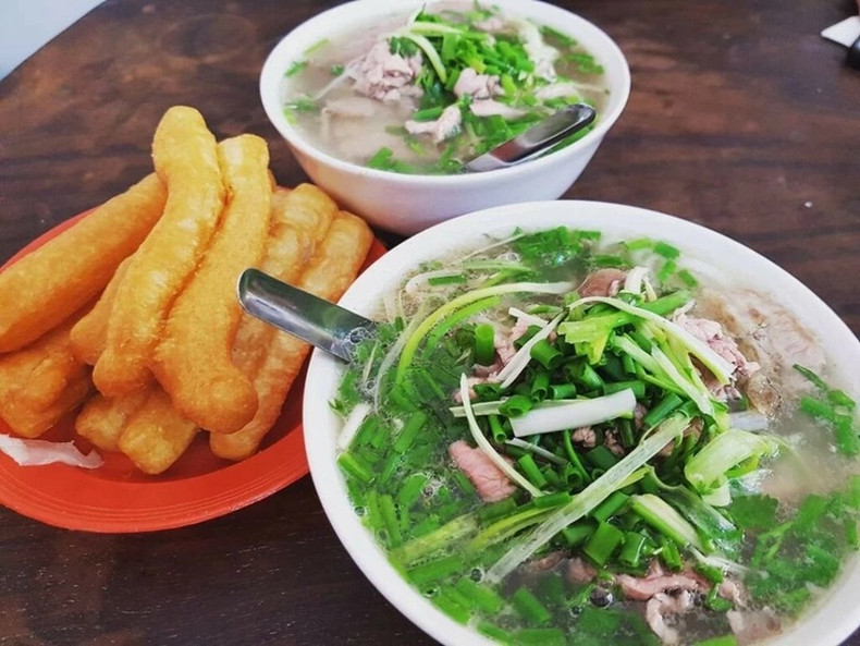 Pho Bat Dan est le plus ancien restaurant pho de Hanoï avec plus de 50 ans. Photo : Mia.vn Pho Bat Dan est le plus ancien restaurant pho de Hanoï avec plus de 50 ans. Photo : Mia.vn