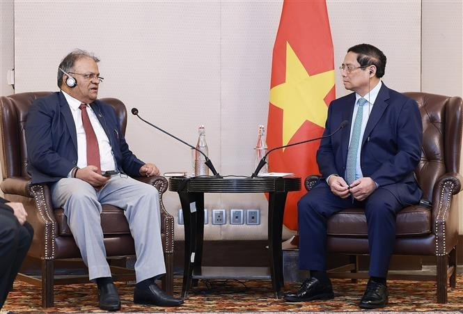 Le Premier ministre Pham Minh Chinh (droite) et Arun Kumar Singh, président et directeur exécutif du groupe ONGC. Photo : VNA.