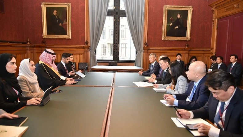 Le vice-Premier ministre Ho Duc Phoc a reçu le ministre de l'Économie et de la Planification du Royaume d'Arabie saoudite. Photo : VGP.