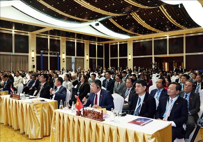 Les délégués à la première séance pléninaire de l'AIPA-45. Photo : VNA.