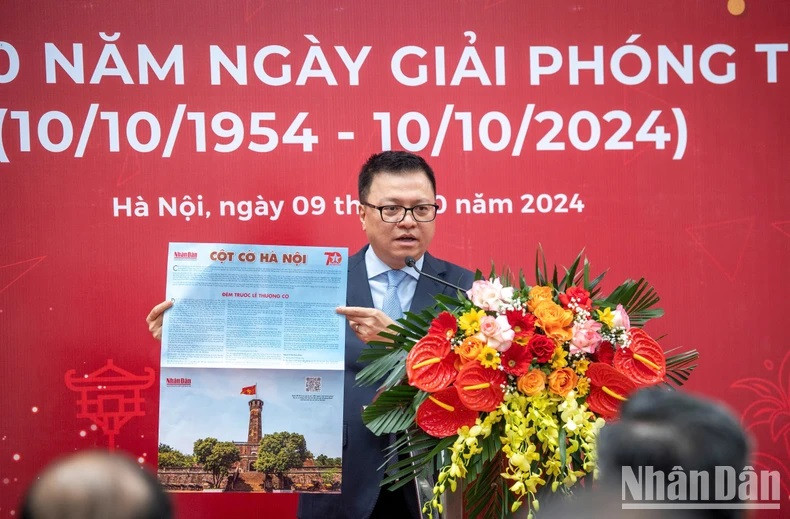 Le Quoc Minh, rédacteur en chef du journal Nhân Dân, présente les projets commémoratifs à l’occasion du 70e anniversaire de la libération de la capitale. Photo : Thanh Dat.
