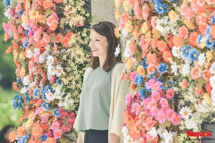 Le deuxième Festival de l'Automne de Hanoï, avec pour thème « Hanoï en automne - Un automne historique », a attiré un grand nombre de touristes. Photo : Toquoc.vn