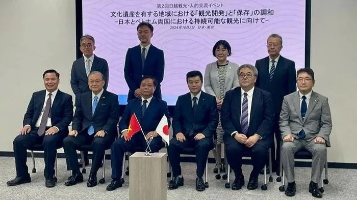 Le colloque a réuni des représentants des dirigeants des agences de gestion étatique du tourisme, des représentants des destinations touristiques et des experts du tourisme des deux pays. Photo : NDEL.