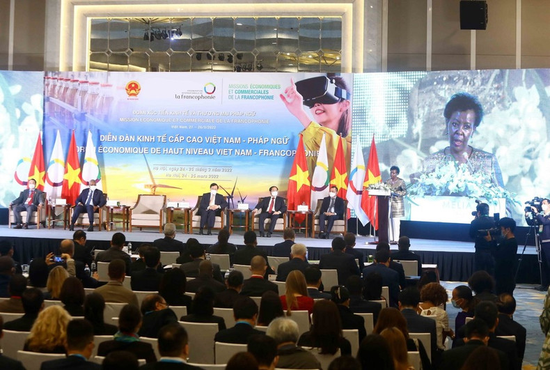 La Secrétaire générale de la Francophonie, Louise Mushikiwabo, prend la parole lors du Forum économique de haut niveau Vietnam - Francophonie en 2022. Photo : VNA. La Secrétaire générale de la Francophonie, Louise Mushikiwabo, prend la parole lors du Forum économique de haut niveau Vietnam - Francophonie en 2022. Photo : VNA.