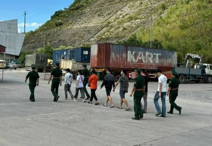 Les forces de la Garde-frontière de la province de Ha Tinh (au Centre du Vietnam) ont secouru des victimes de la traite des êtres humains au poste-frontière international de Cau Treo.