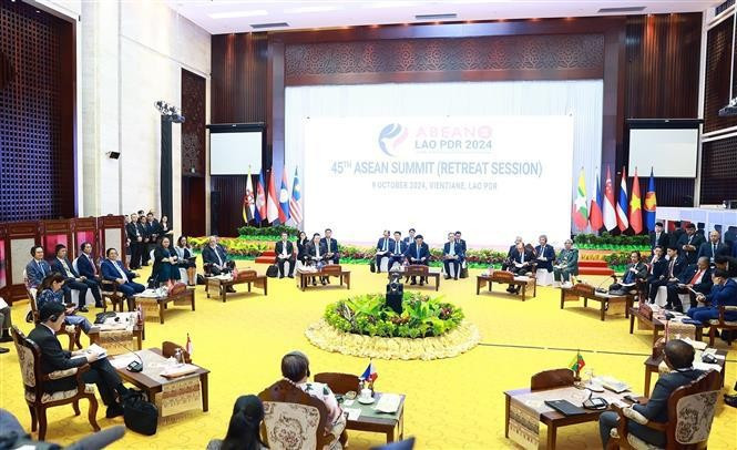 Session restreinte du 45e Sommet de l'ASEAN. Photo : VNA Session restreinte du 45e Sommet de l'ASEAN. Photo : VNA