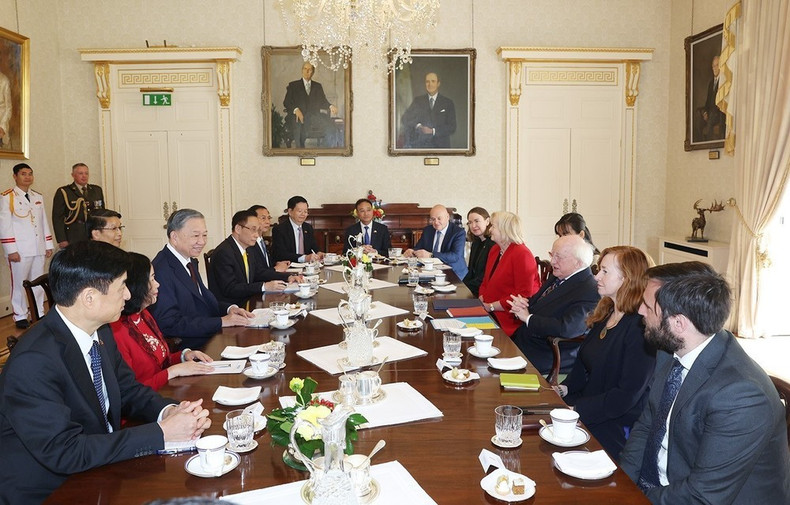 Entretien entre le sécrétaire général et président To Lam et le président irlandais Michael D. Higgins. Photo : VNA. Entretien entre le sécrétaire général et président To Lam et le président irlandais Michael D. Higgins. Photo : VNA.