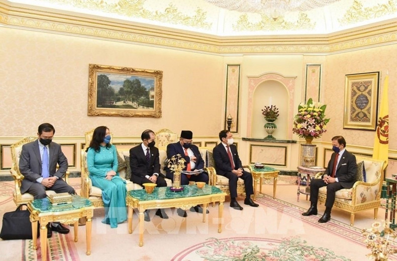 Le ministre des Affaires étrangères, Bùi Thanh Son, rencontre le deuxième ministre des Affaires étrangères du Brunei, Dato Erywan Pehin Yusof, à Brunei en septembre 2022. Photo : VNA. Le ministre des Affaires étrangères, Bùi Thanh Son, rencontre le deuxième ministre des Affaires étrangères du Brunei, Dato Erywan Pehin Yusof, à Brunei en septembre 2022. Photo : VNA.