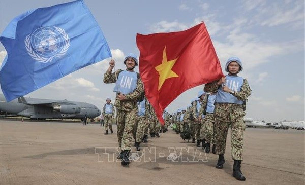 Des médecins militaires vietnamiens à l&apos;aéroport international de Juba, commençant à mener à bien la mission de maintien de la paix de l&apos;ONU au Soudan du Sud. Photo : VNA.