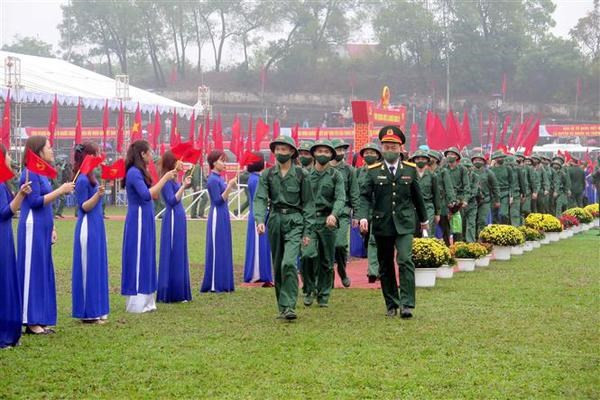 Des jeunes de Thai Nguyên vont à l'armée. Photo : VNA.