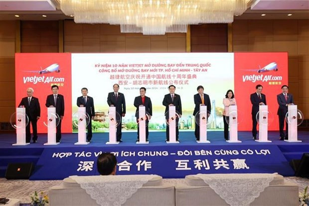 Le célébration des 10 ans de l&apos;ouverture des vols par Vietjet vers la Chine (2014 - 2024) et l&apos;annonce de l&apos;ouverture d&apos;un vol direct reliant Hô Chi Minh-Ville à Xi&apos;an, Chine. Photo : VNA.