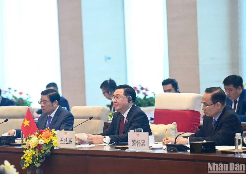 Le Président de l’Assemblée nationale, Vuong Dinh Huê, s’est exprimé lors de la réunion avec le Secrétaire général et Président chinois Xi Jinping, le 13 décembre 2023. Photo : Duy Linh/Journal Nhân Dân. Le Président de l’Assemblée nationale, Vuong Dinh Huê, s’est exprimé lors de la réunion avec le Secrétaire général et Président chinois Xi Jinping, le 13 décembre 2023. Photo : Duy Linh/Journal Nhân Dân.