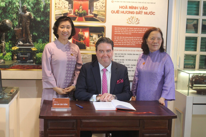 L’ambassadeur Marc Knapper a écrit sur ses impressions après avoir visité le musée du général Nguyên Chi Thanh. Photo : baoquocte.